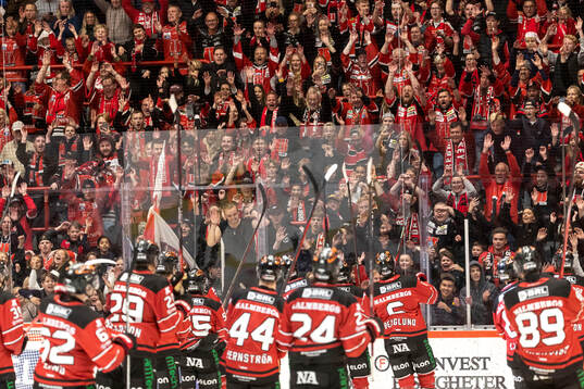 Örebros spelare jublar