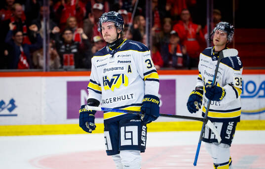 HV71s Oscar Engsund deppar