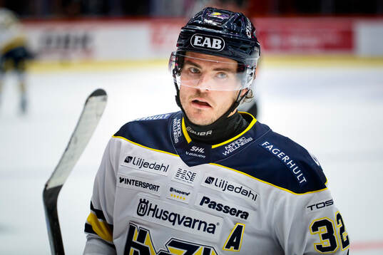 HV71s Oscar Engsund deppar