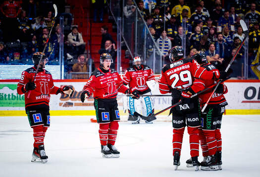Örebros Filip Berglund gör 5-3 och jublar med Robin