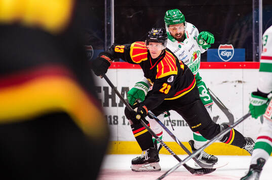 Brynäs Oskar Lindblom och Rögles Michael Kapla