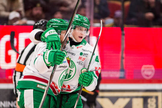 Rögles Michael Kapla och Jacob Peterson jublar