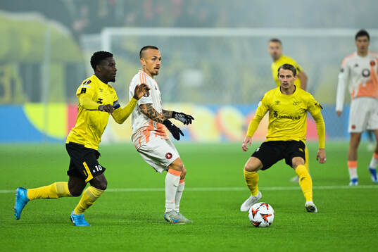 Michael Baidoo of Elfsborg and Angelino of Roma