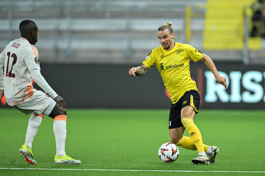 Niklas Hult of Elfsborg and Saud Abdulhamid of Roma