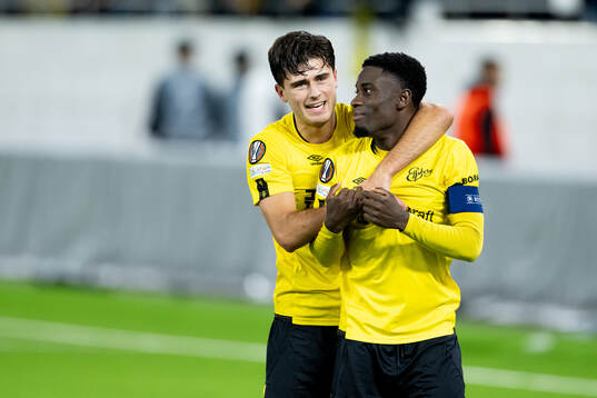 Besfort Zeneli of Elfsborg and Michael Baidoo celebrate