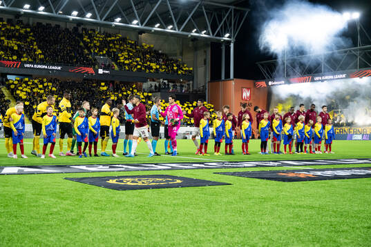 Players of Elfsborg and Roma