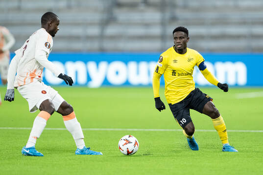 Evan N'Dicka of Roma and Michael Baidoo of Elfsborg