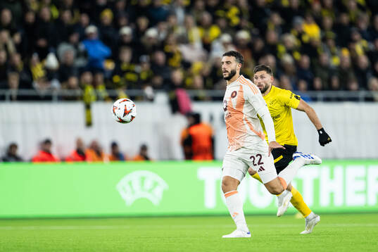 Mario Hermoso of Roma and Arber Zeneli of Elfsborg