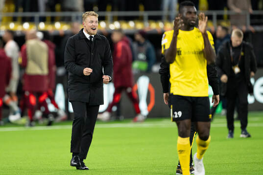 <Manager Oscar Hiljemark of Elfsborg celebrates