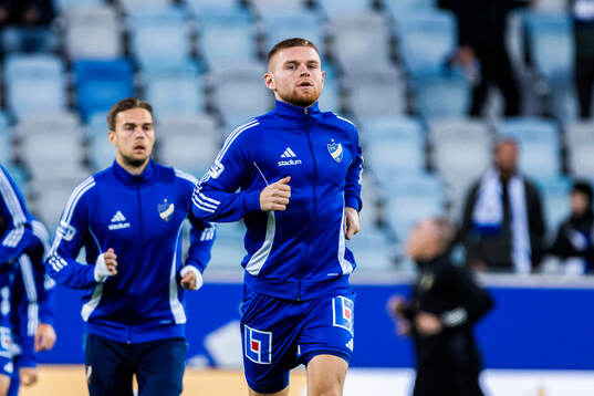 IFK Norrköpings Dino Salihovic på uppvärmningen