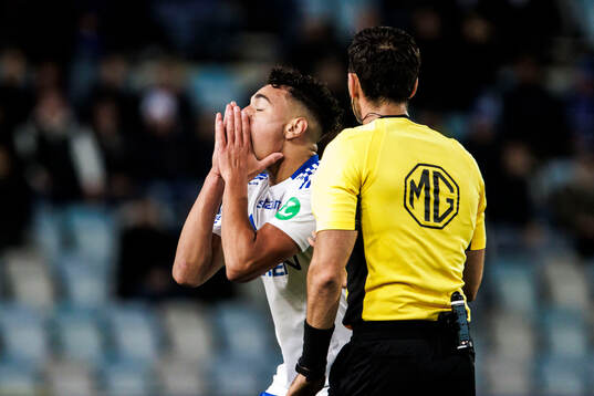 IFK Norrköpings Moutaz Neffati reagerar på domarbeslut