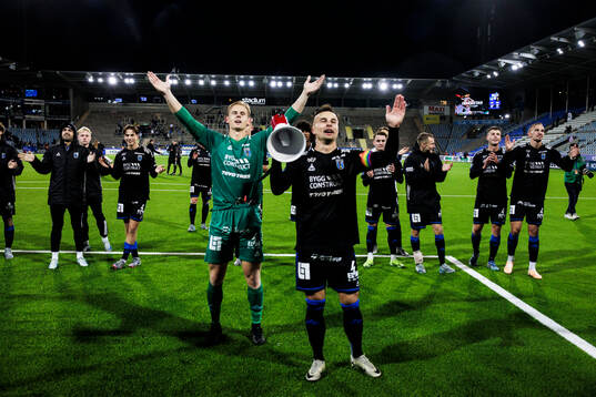 Sirius målvakt Jakob Tånnander och Henrik Castegren jublar