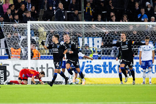 Sirius Leo Walta jublar med Jakob Voelkerling Persson och
