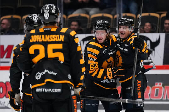 Skellefteås Jonathan Pudas och Andreas Johnson jublar