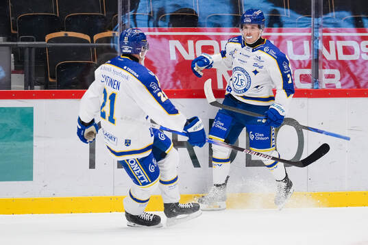 Leksands Joonas Lyytinen och Marcus Karlberg jublar