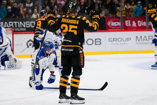 Skellefteås Pontus Johansson  jublar