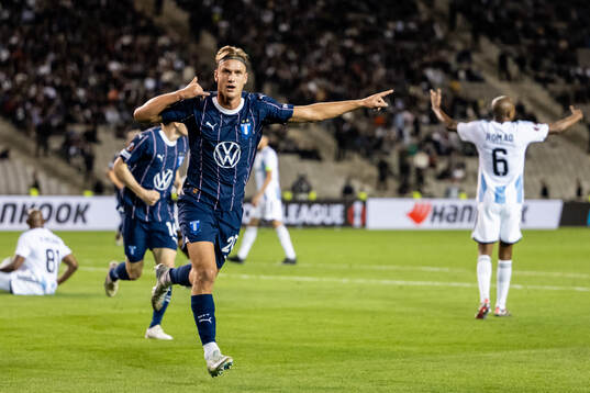 Erik Botheim of Malmö FF celebrates