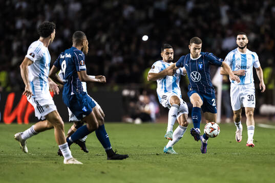 Leandro Andrade of Qarabag and Gabriel Busanello of Malmö