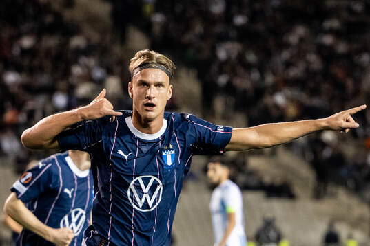 Erik Botheim of Malmö FF celebrates