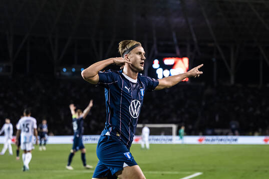 Erik Botheim of Malmö FF celebrates the 1-1 goal
