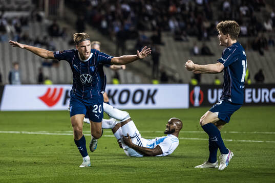 Erik Botheim of Malmö FF celebrates the 1-1 goal