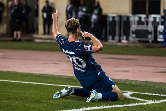 Erik Botheim of Malmö FF celebrates the 1-1 goal