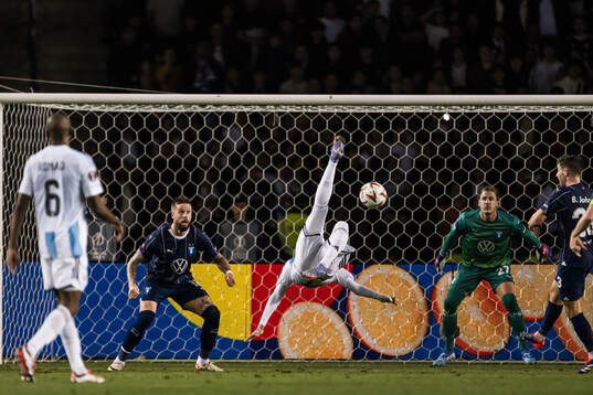 Pontus Jansson of Malmö FF and Yassine Benzia of Qarabag