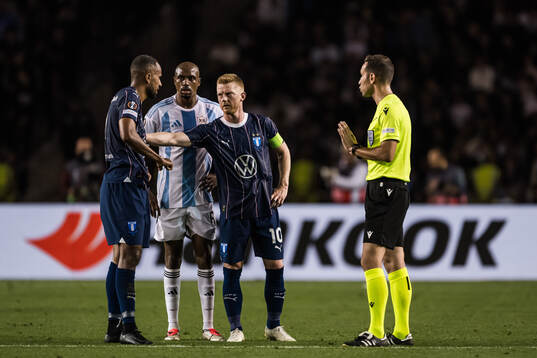 Isaac Kiese Thelin and Anders Christiansen of Malmö FF and
