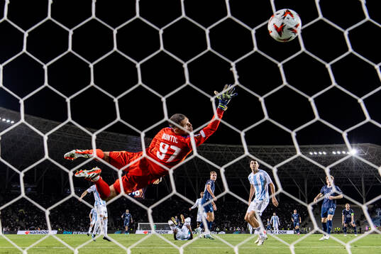 Erik Botheim of Malmö FF scores the 1-1 goal against