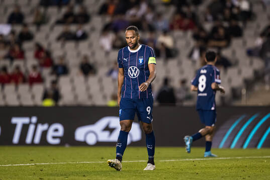 Isaac Kiese Thelin of Malmö FF looks dejected