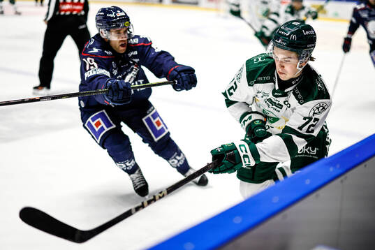 Färjestads Stian Solberg och Linköpings Patrick Russell