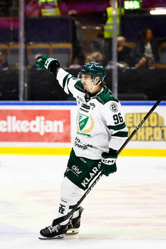 Färjestads David Tomasek jublar
