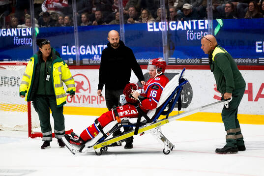 Timrås Lukas Pilö lämnar isen