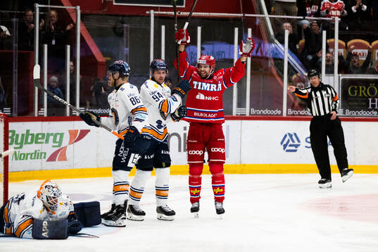 Timrås Emil Pettersson jublar