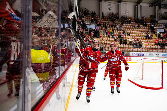 Timrås Kevin Rönnelöw jublar