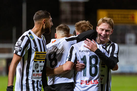 Landskronas Max Nilsson jublar med lagkamrater