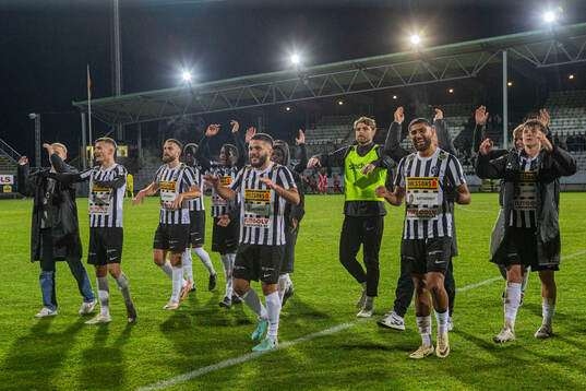 Landskronas spelare tackar supportrarna