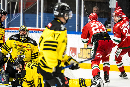 Vimmerbys Hampus Eriksson och målvakt Robin