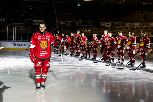Moras Johan Persson ceremoni 300 poäng i Hockeyallsvenskan