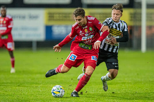 Skövde AIKs Filip Drinic och Landskronas Vincent Sundberg