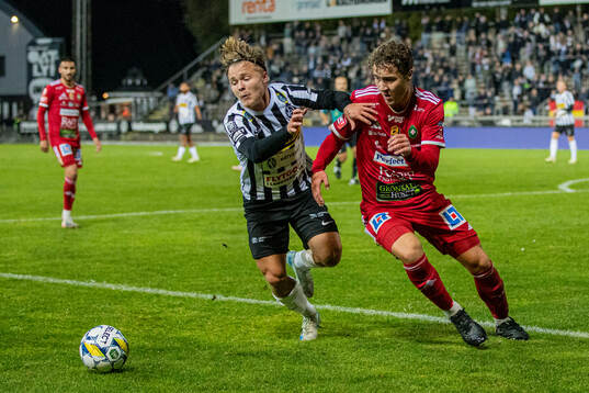 Landskronas Vincent Sundberg och Skövde AIKs Filip Drinic
