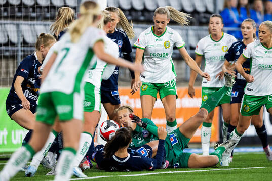 Linköpings målvakt Cajsa Andersson och Hammarbys Ellen
