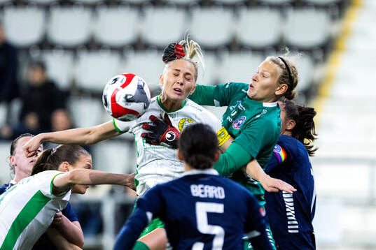 Hammarbys Alice Carlsson och Linköpings målvakt Cajsa