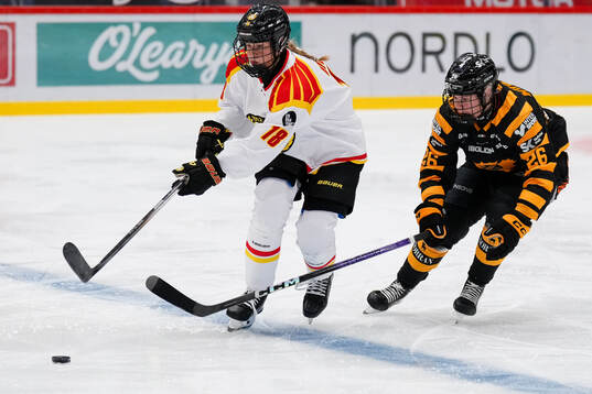 Brynäs Jenniina Nylund och Skellefteås Ida Kuoppala
