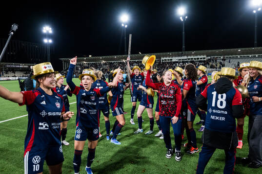 FC Rosengårds spelare jublar