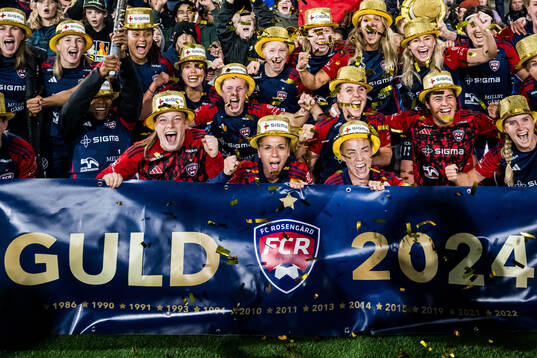 FC Rosengårds Caroline Seger och lagkamrater jublar över