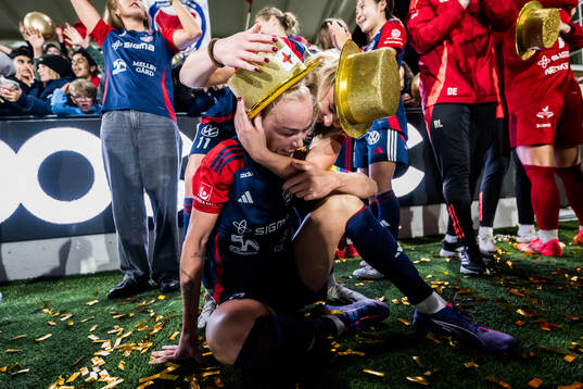 FC Rosengårds Caroline Seger och Emma Jansson jublar över