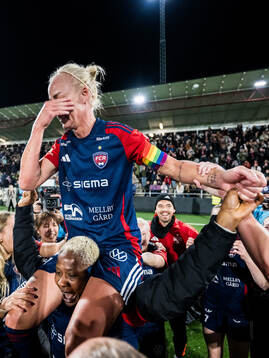 FC Rosengårds Caroline Seger jublar med lagkamrater över