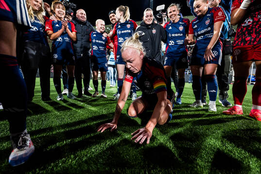 FC Rosengårds Caroline Seger jublar med lagkamrater över