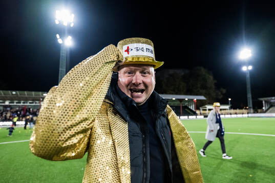 FC Rosengårds tränare Joel Kjetselberg jublar över